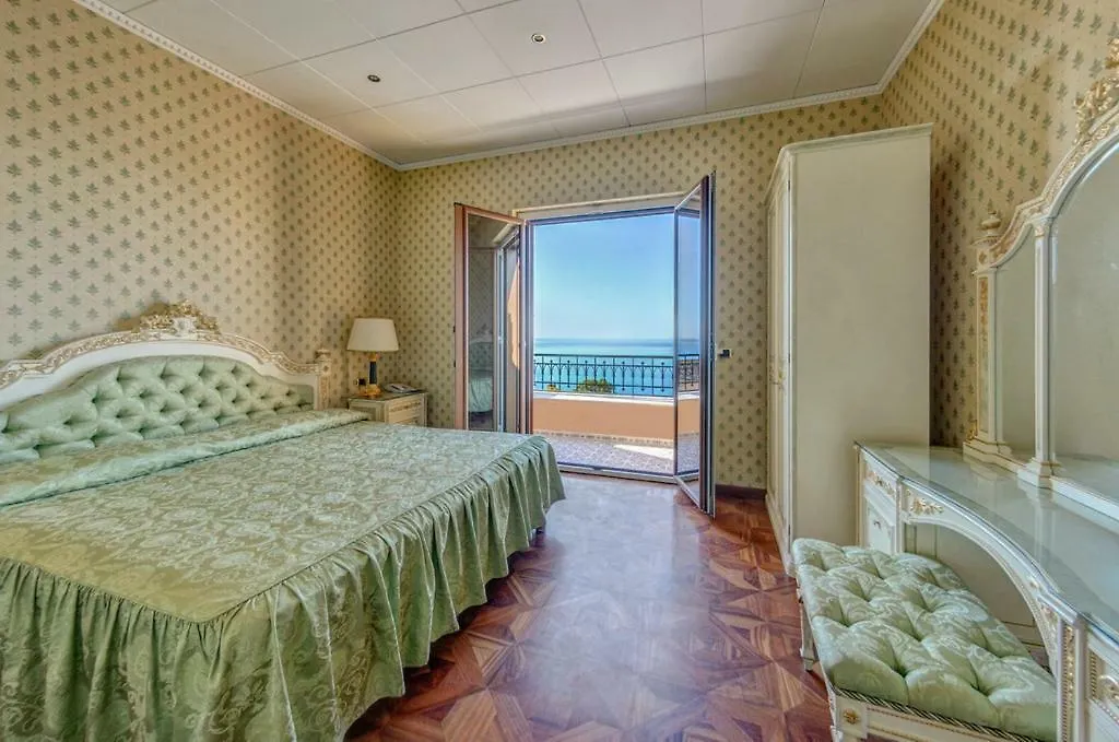 Hotel Villa Riis Taormina 4*,
